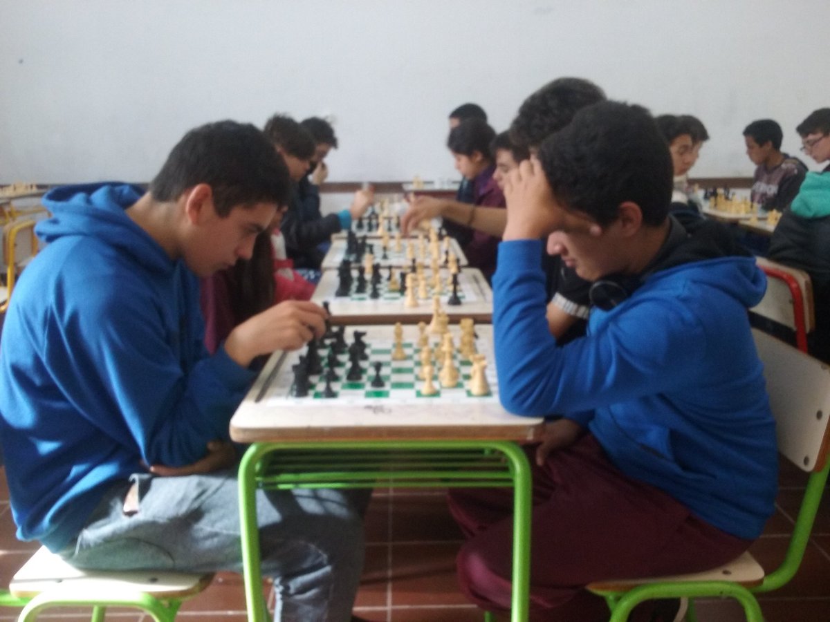 benitezmig's tweet photo. Torneo de #ajedrez interliceal con #liceo19, 37, 45 y 58 @AjedrezConvive #LabTeD 20 alumnos participando, jugando, divirtiendose, pensando. https://t.co/IGPIUDlsgq