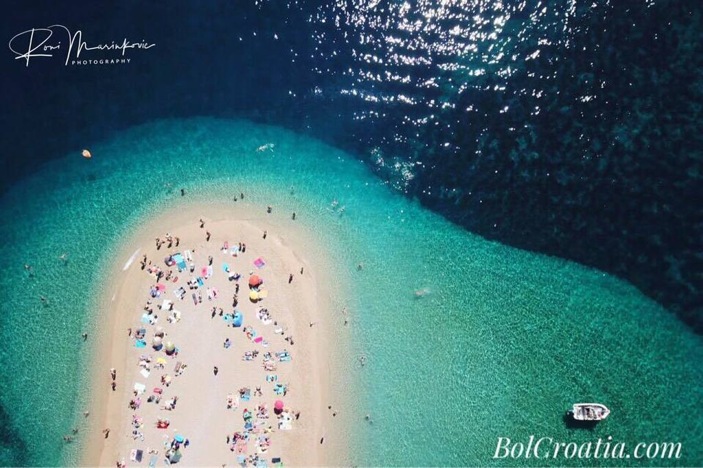 Zlatni rat today, still busy and beautiful as always ☀️❤️ #zlatnirat #beach #bol #brac #islandbrac #bestofbrac #cr… ift.tt/2fuyUmc