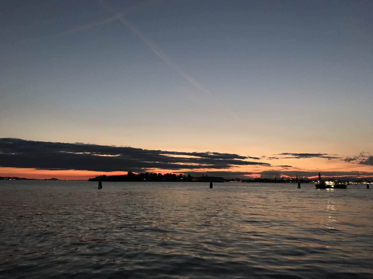 OneDayInVenezia's tweet photo. #Venezia Fantastic view from Giudecca &amp; Lido islands. How about your days in Venice? Share with us at https://t.co/T9RdsIE8hx #photography https://t.co/Bmo2bSEg3T