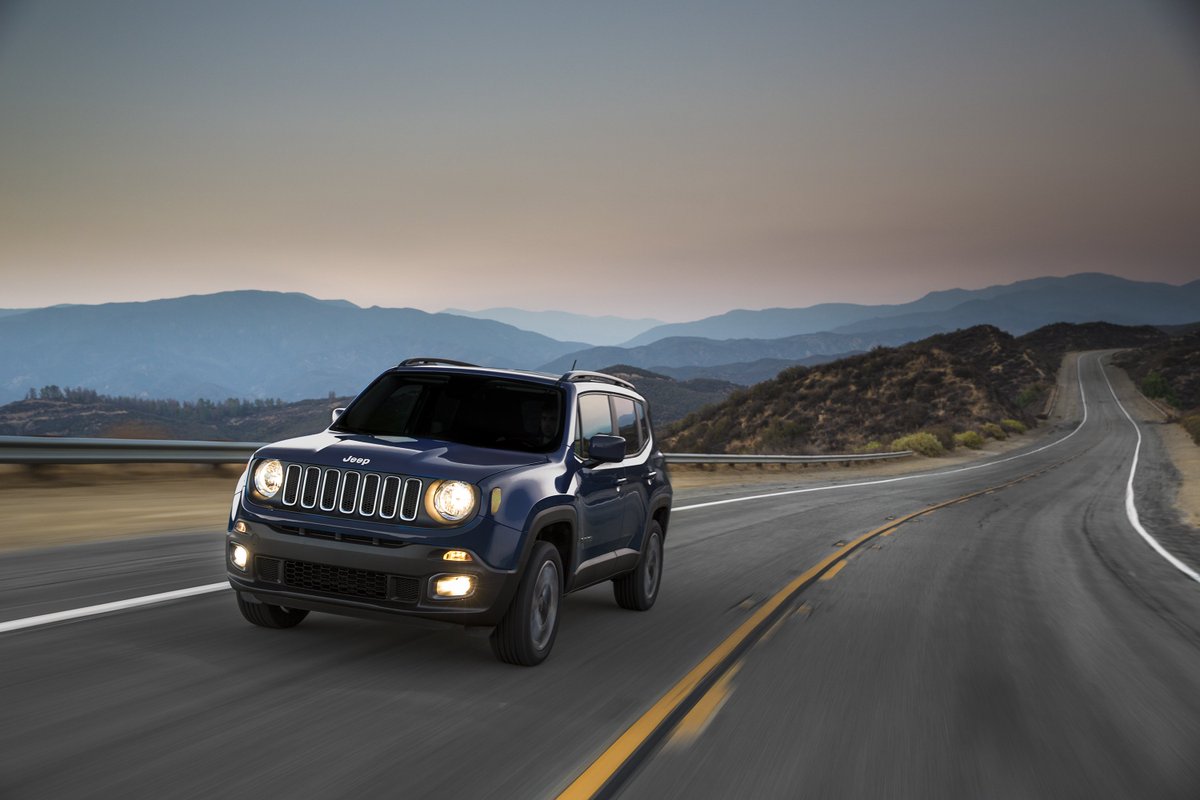 AutoVeracruz's tweet photo. Nuevas vestiduras, biseles y gama de colores; el interior de la Jeep Renegade cambia para su versión 2018. https://t.co/jEPIjcGg5U