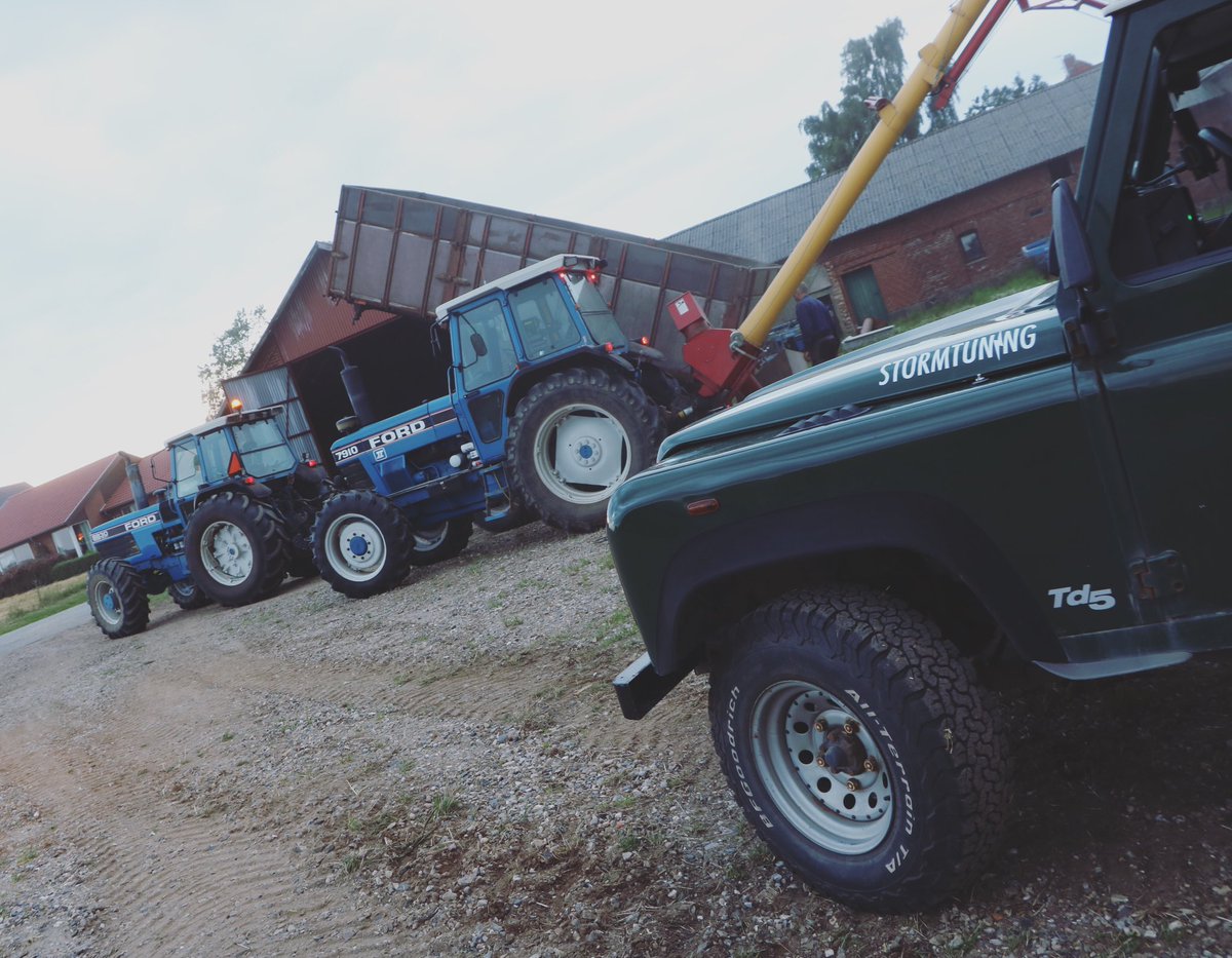 TirsbaekTV's tweet photo. Diesel Beasts. #tirsbaektv #dreamdrivedo #landrover #ford #stormtuning #dieselbeasts https://t.co/HIoU0I0Xqj