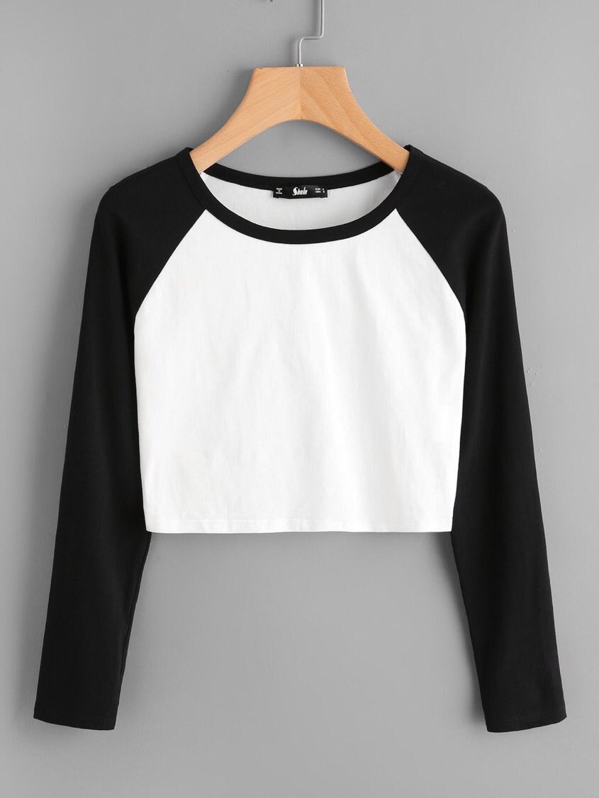 Chrissy is wearing this cropped baseball tee from ROMWE!
m.romwe.com/fr/Two-Tone-Ra…