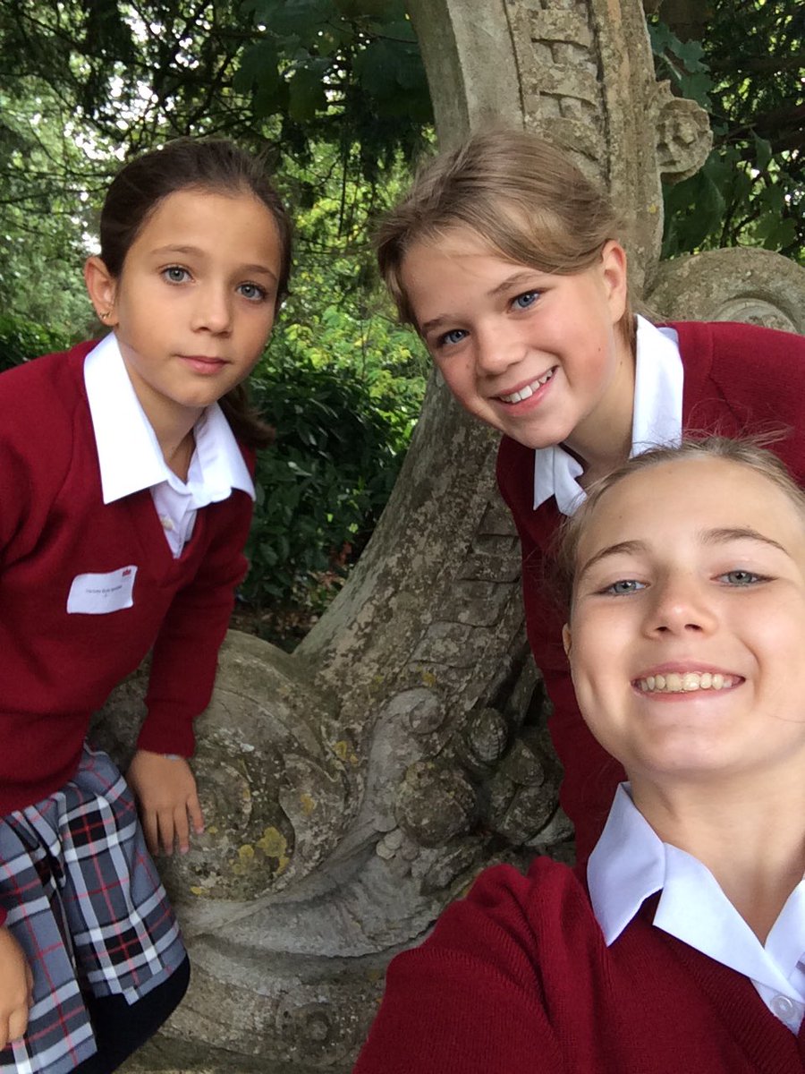 LifeinBeaufort's tweet photo. Induction day today and the Beaufort Buddy groups took some fab selfies on the photo trail this morning! @WestonbirtSch #FriendsAlready https://t.co/MQZevfAbGY