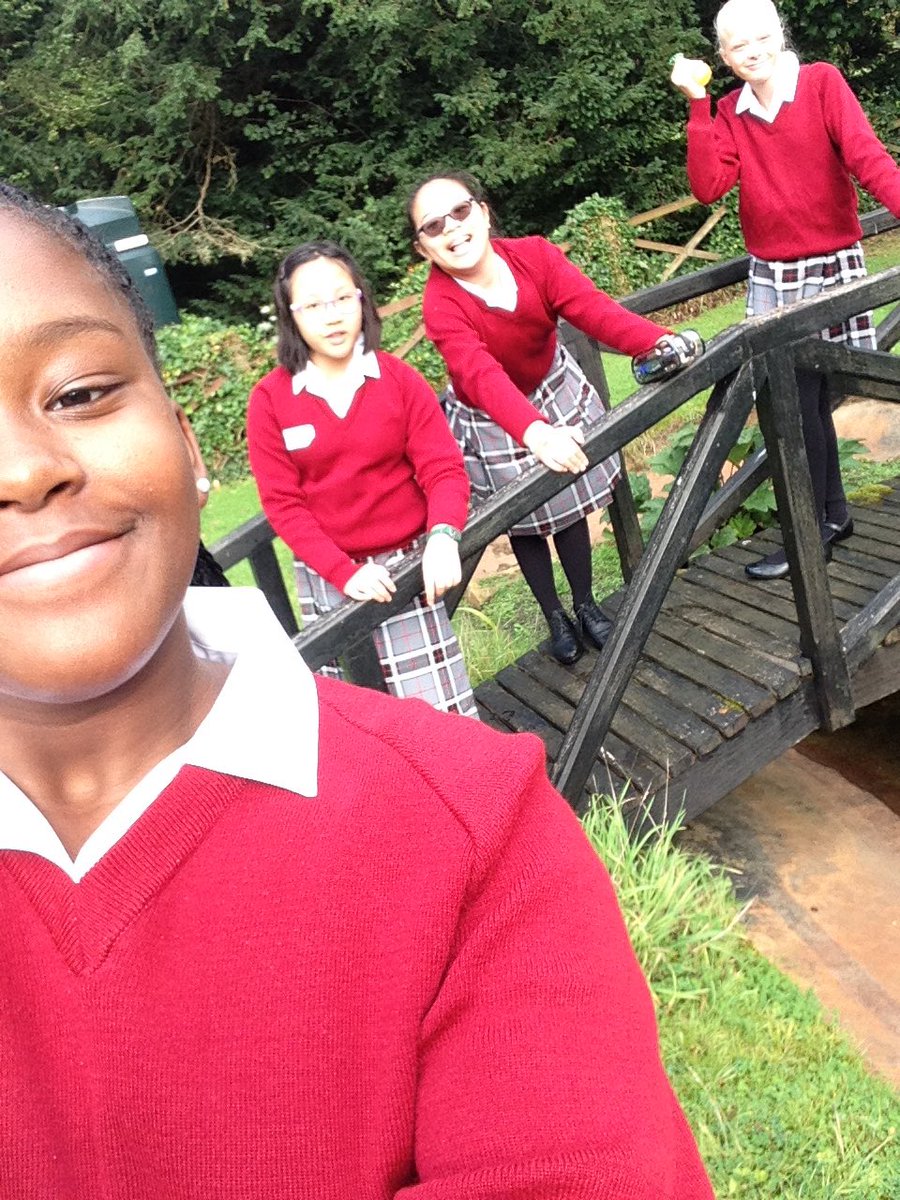 LifeinBeaufort's tweet photo. Induction day today and the Beaufort Buddy groups took some fab selfies on the photo trail this morning! @WestonbirtSch #FriendsAlready https://t.co/MQZevfAbGY