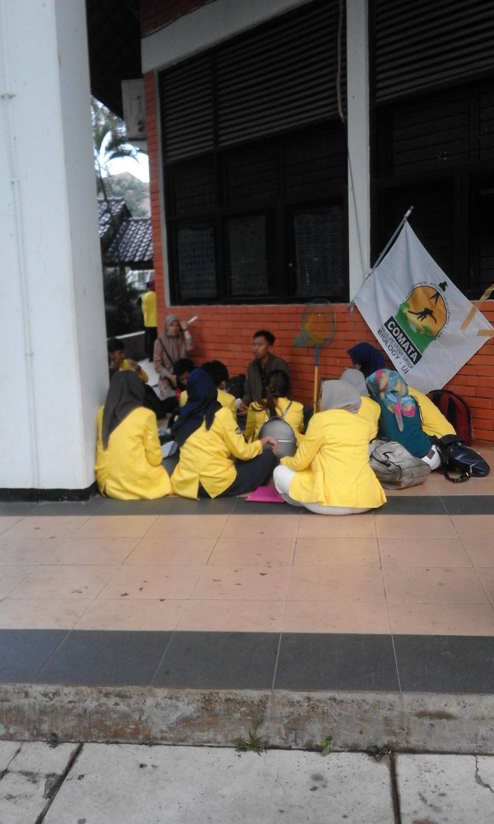 pdb2017's tweet photo. [ LIVE REPORT]
Saat ini sedang dilaksanakan kenal 3 BSO, yaitu KSHL Comata, OMPT Canopy, &amp; SIGMA serta Kelompok Studi Mikroorganisme PROTEUS https://t.co/DGPHbKeuCu