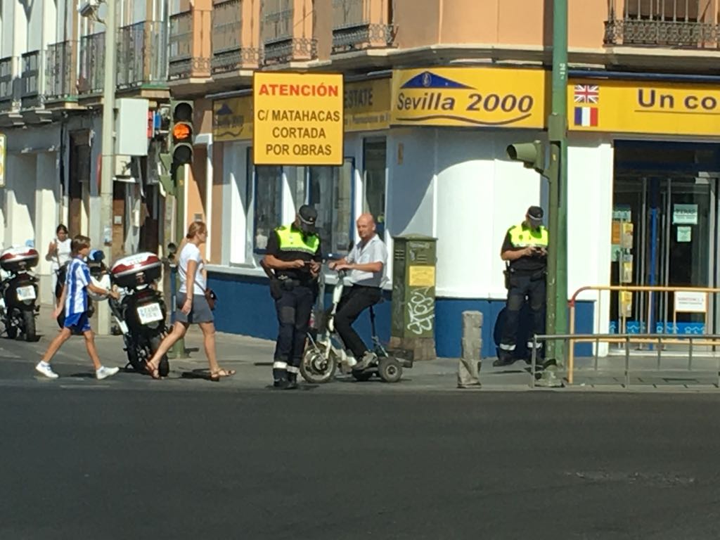 zoidoarcalde's tweet photo. Estamos reforzando la unidad de ciberdelitos con agentes de elite de las unidades de bolardos antiterroristas https://t.co/R5mKSSAT9M