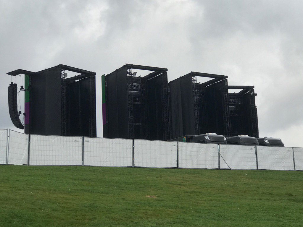 Die Stones-Wand vom Stadtpark-See. <a href="/RollingStones/">The Rolling Stones</a> <a href="/fkpscorpio/">FKP Scorpio</a> @BILD_Promis