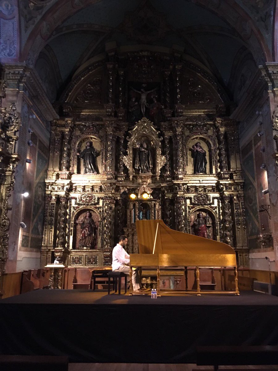 cultura_na's tweet photo. El músico BENJAMIN ALARD ensaya las "Variaciones Goldberg" de Bach para su concierto de esta noche en la #SMADE2017
https://t.co/SHrta1OeqP https://t.co/TIoh2fHxsl