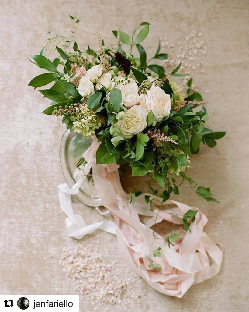 Divine flowers + photo, courtesy of @southern_blooms and @jenfariello 
#Repost @jenfariello (<a href="/get_repost/">Repost</a>)
・・・
For … ift.tt/2f2N4YK