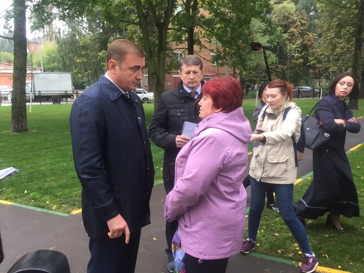 Tularegion71's tweet photo. Алексей #Дюмин совершает инспекционный объезд по г. Туле. Знакомство с благоустройством скверов, дворов и ремонтом дорог #Тула https://t.co/leWWiG8dXq