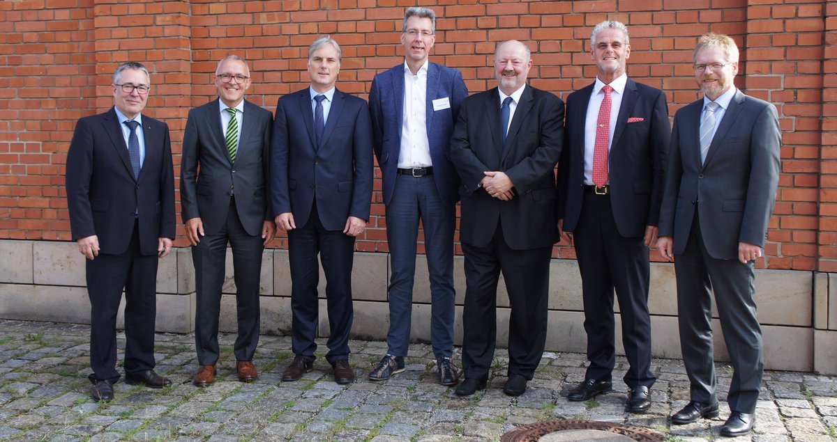 VDMAonline's tweet photo. Neue Vorstände in VDMA Electronics, Micro and Nano Technologies und Fachabteilungen gewählt #EMINT #Productronic https://t.co/laHlCbHtyH https://t.co/RHgPZF3U3q
