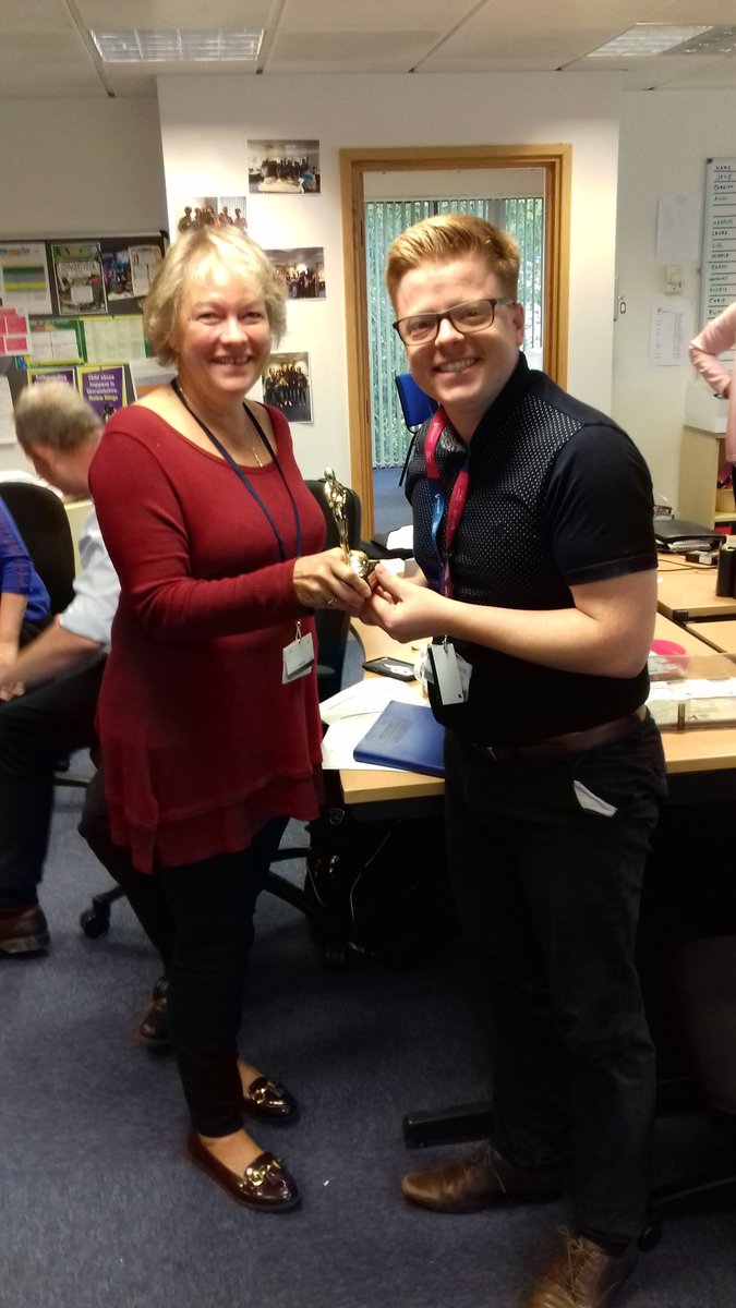 Lisaharriscomp1's tweet photo. Receiving Oscar for stand out performance x https://t.co/kCn17s8Nwu