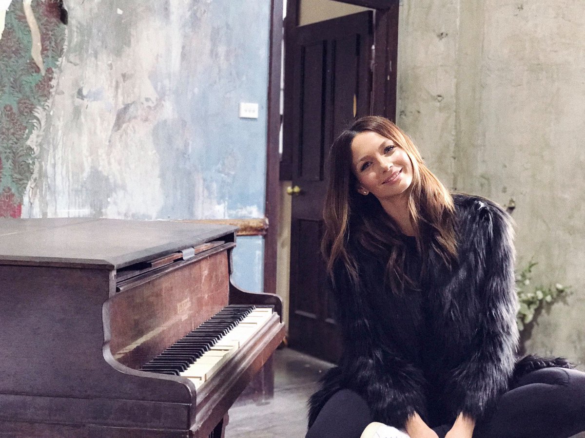 TheRickiLee's tweet photo. I can’t tell u how good it feels to be back! I've been working on this song since... https://t.co/IDWHevoMvq https://t.co/SGtjt6X6Wq