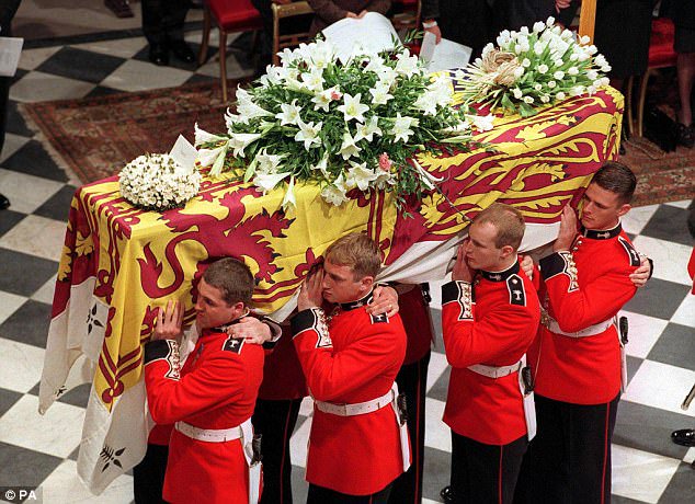 TV2KjellArne's tweet photo. 20 YEARS AGO TODAY... #Funeral of #PrincessDiana at #WestminsterAbbey #OTD in #September1997. https://t.co/oSarspxfkE #RIP #Diana #royals https://t.co/qamJD9C3FC