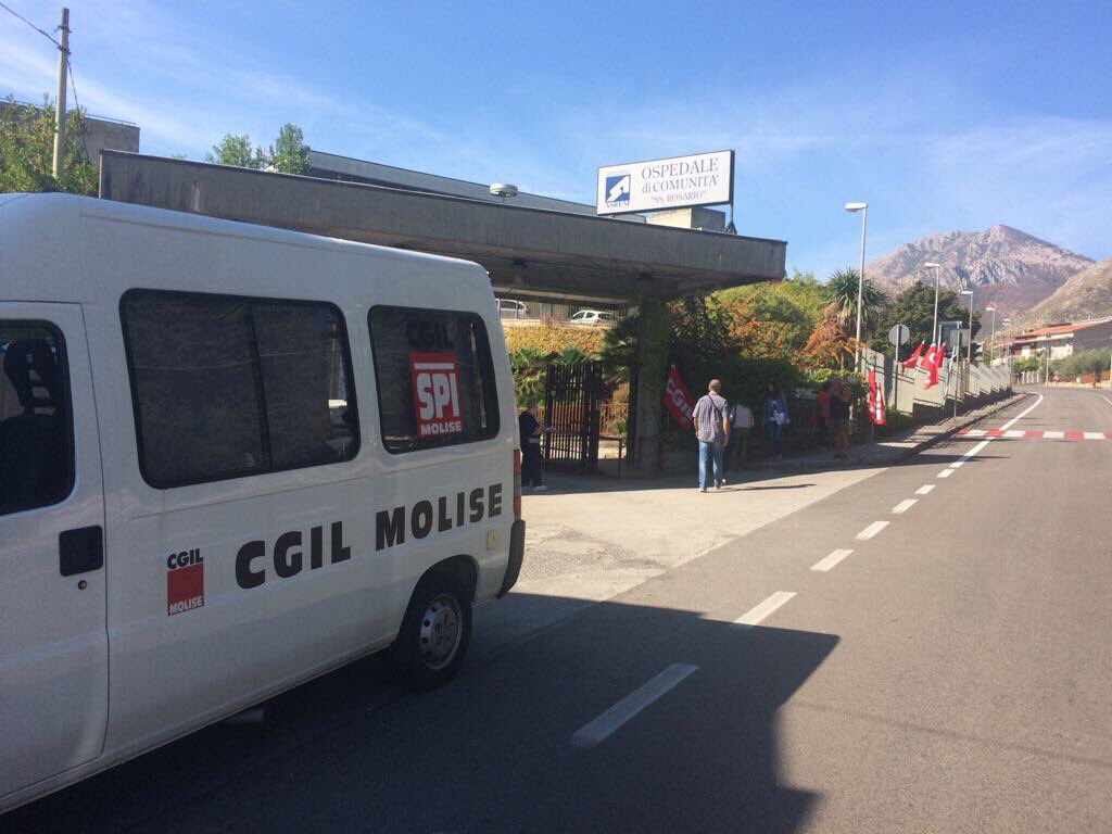 gpp_rizzo's tweet photo. #sanità #Molise: presidio @CgilMolise al #SSRosario di #Venafro per tutela servizio pubblico e contro piano riordino @TgrMolise https://t.co/2OZlb6gq1K