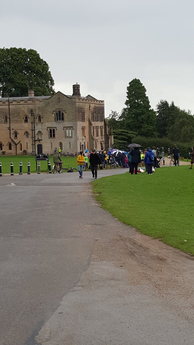dobsonlm78's tweet photo. Got my Tour of Britain spot - outside #newsteadabbey . https://t.co/LMN3JE0CwD