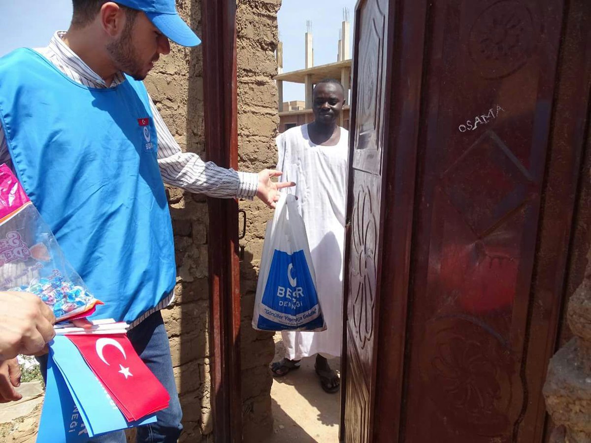 Besirdernegi's tweet photo. Bağış kurbanlarınız Sudan'a bayram serinliği, umut ışığı oldu. Sudanlı ihtiyaç sahibi kardeşlerimizin mutluluğuna hep birlikte vesile olduk. https://t.co/UrjY6tcxcu