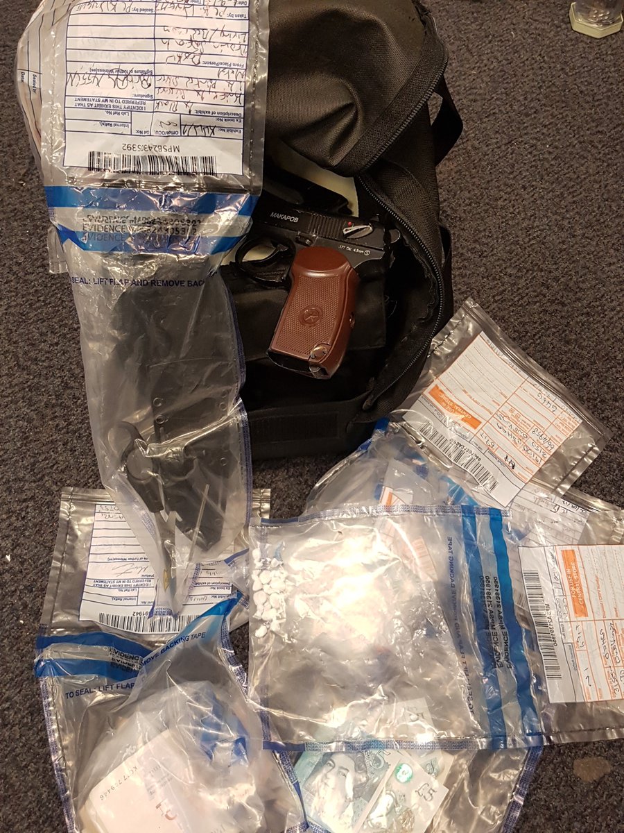 MPSKingsCross's tweet photo. Big thanks to @MPSCamdenTnCSgt and @MPSStPanSomers for assisting in this morning's warrant #teamwork #spacefor3, doing our bit for Kings X https://t.co/TxbxKr1rlZ