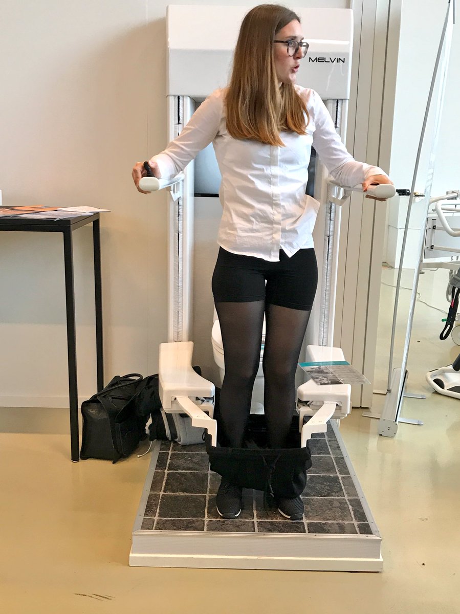 heylindajusti's tweet image. Teknologiskinstitut har en bukserobot som kan hjælpe bukserne af og på! Tak fordi vi måtte kigge ind #practicalinnovation #ditogdata