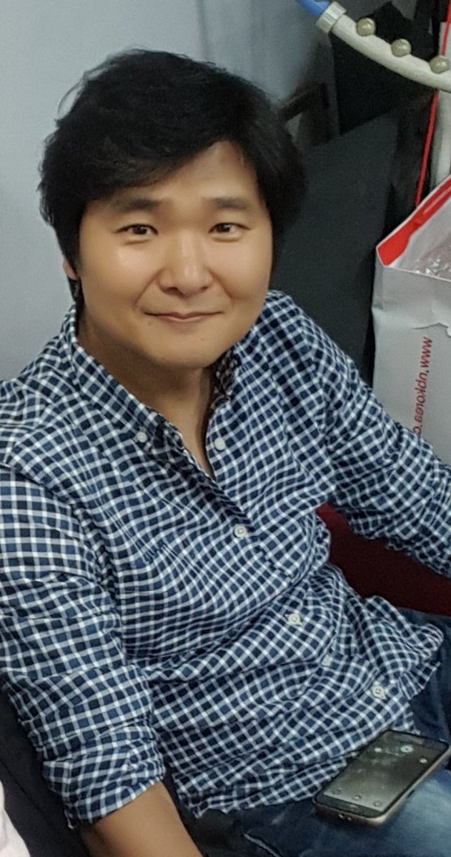 좌석이 부족하여 조금 떨어져 계시지만 김기흥 성우님도 열심히 연습중이시지요👍👍
