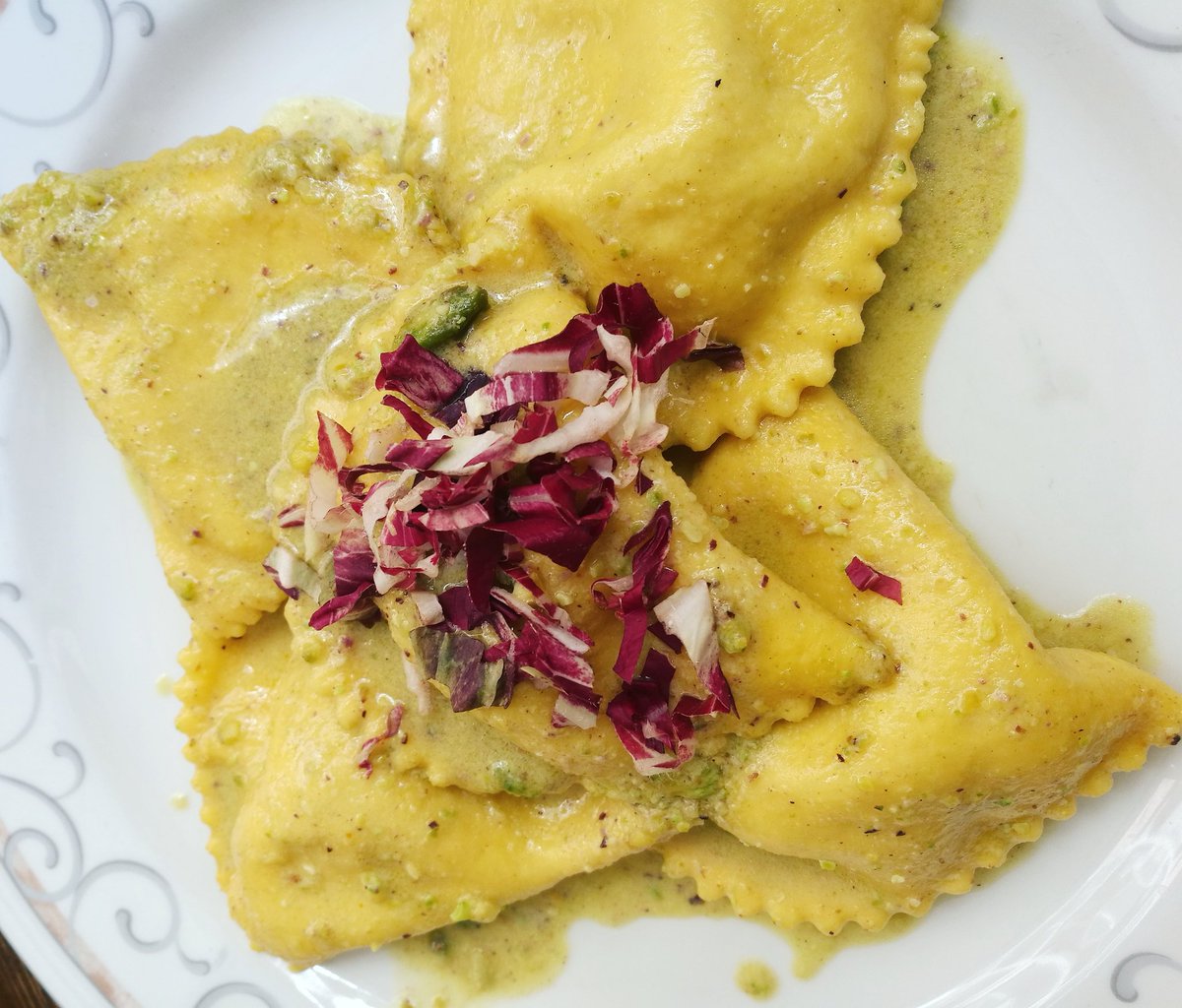 YourEasyComm's tweet image. Ravioli with pistachios pesto and chicory #food #foodie #foodparty #pasta #Italy