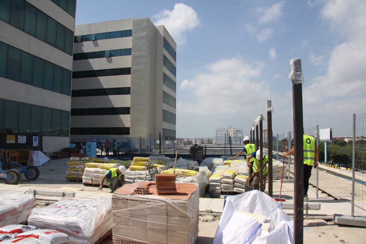 juegaterapia's tweet photo. Las obras de #ElJardinDeMiHospi en @HospitalLaFe  ¡Viento en popa! 💪 https://t.co/OA8aup4fc9