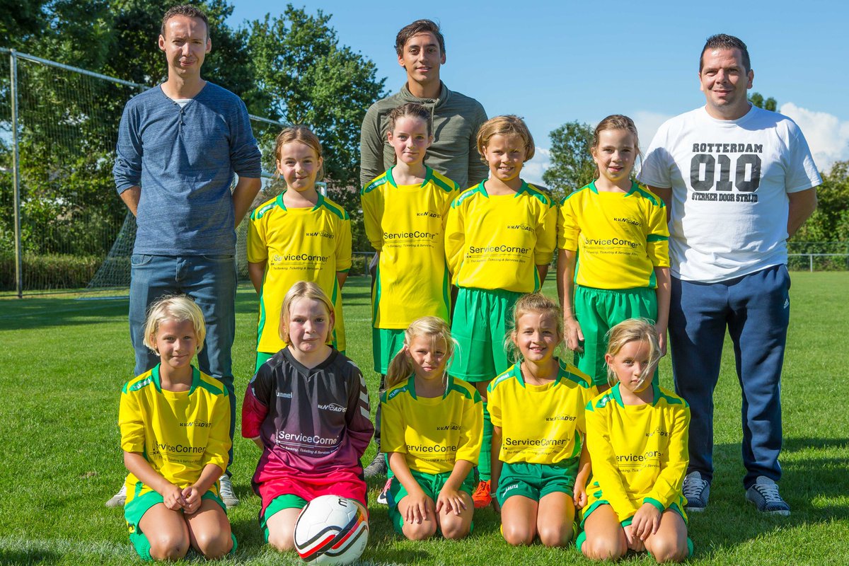 Noad67's tweet photo. Ons nieuwe meisjesteam O11 met de shirtsponsor op de foto. Raaf Open Systemen bedankt voor de sponsoring! #noad67 #Raafopensystemen https://t.co/DiXARg7rqw