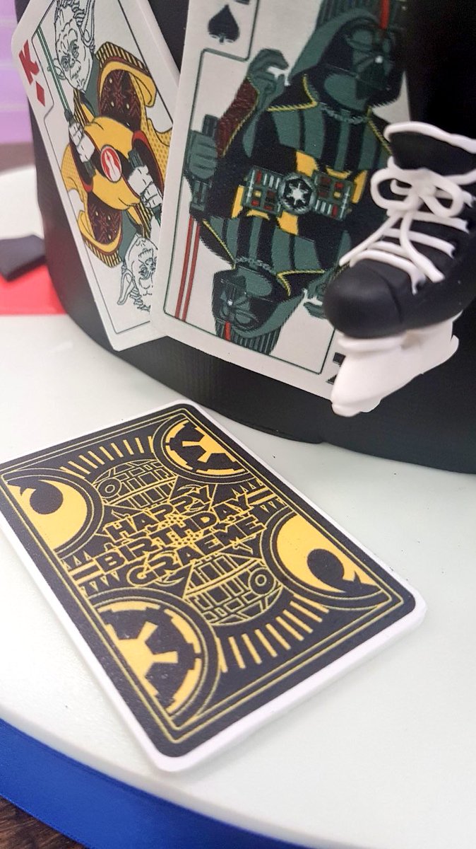 When your liney owns a cake shop...it's Rockets hockey birthday cakes all round. Look at the skate details though! 👌🏼🏒🎲