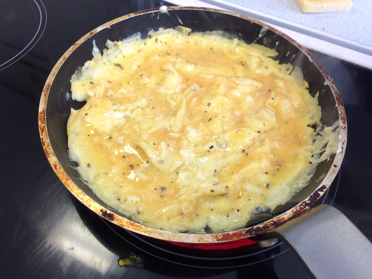 BloorMiss's tweet photo. Year 9 first lesson #foodandcatering #technicalaward #omlettechallenge #thinklikeachef @AldersleyHighSc @AmethystAcademy https://t.co/uIdHsTwjmc