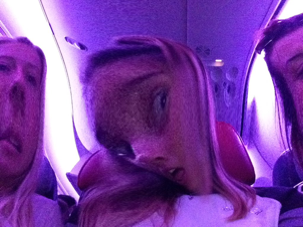 MollyBuchan's tweet photo. Bored on the plane https://t.co/3vVxP9yRse