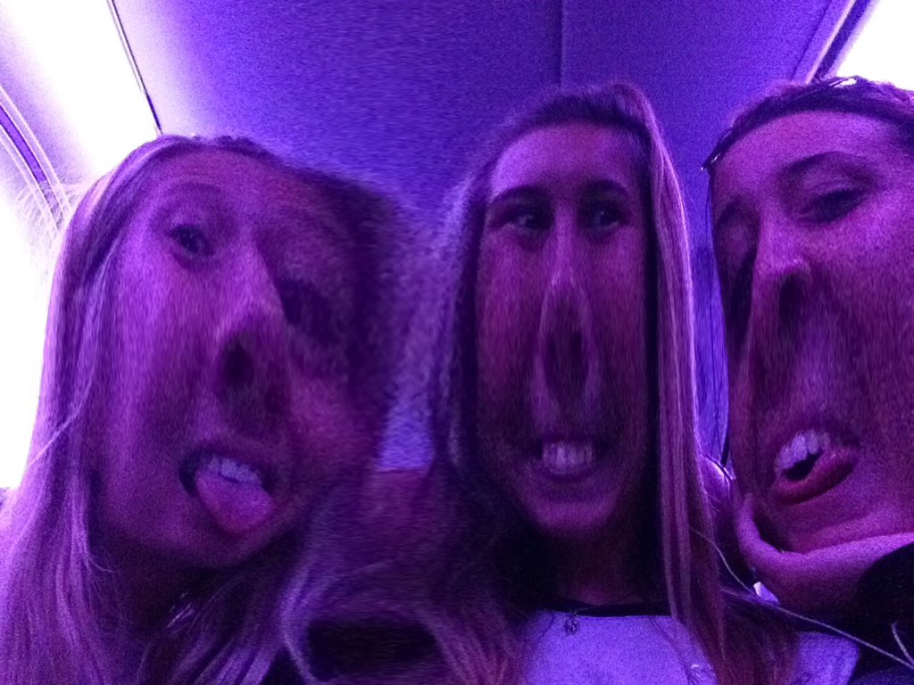 MollyBuchan's tweet photo. Bored on the plane https://t.co/3vVxP9yRse