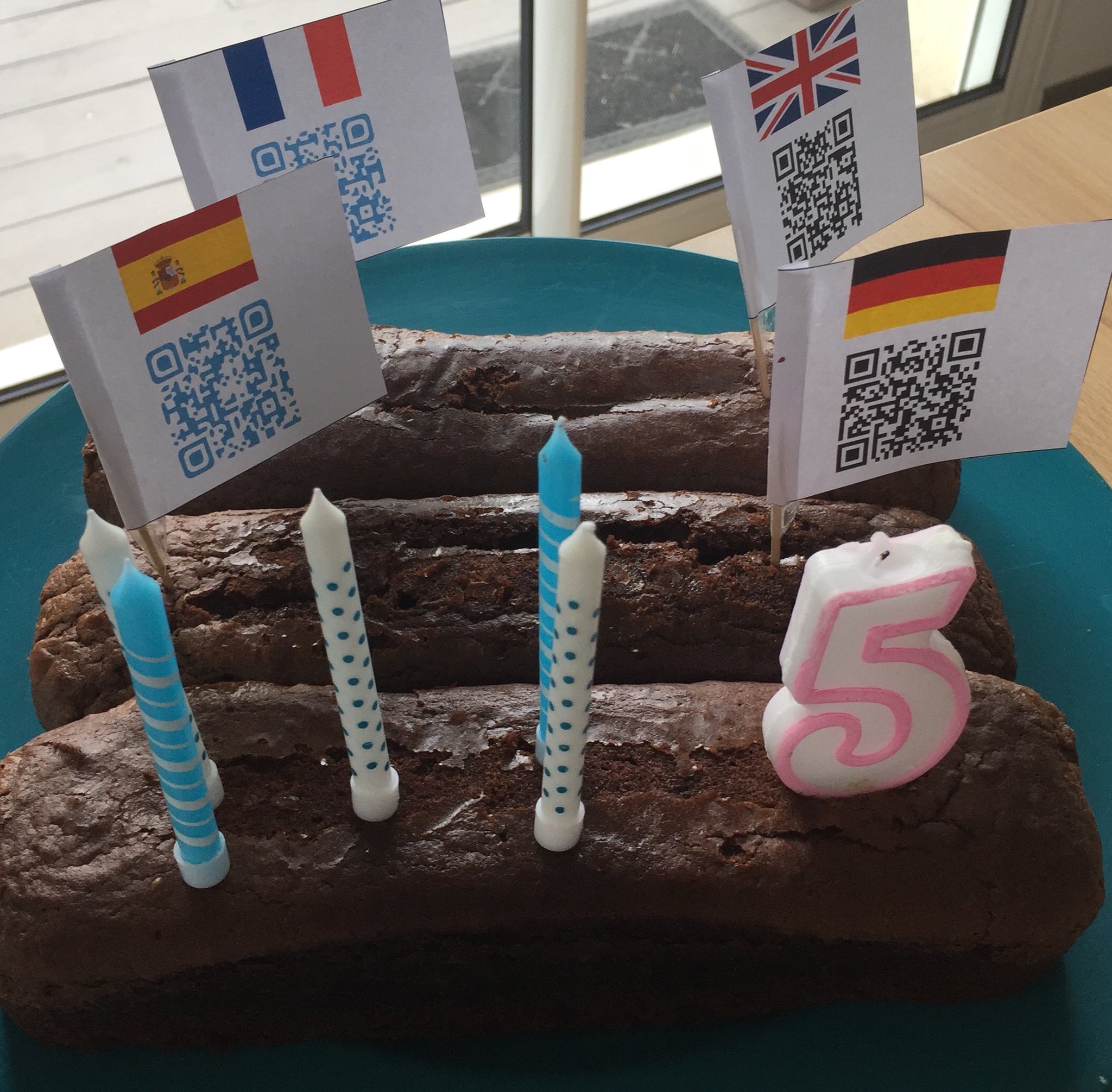 Emilie Lebret Le Gateau D Anniversaire Multilingue Eveilauxlangues Cc Vfreygnac T Co Mfsrhuw3rs