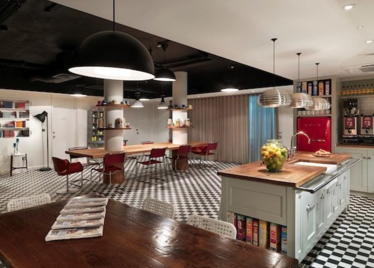 8RAY Group tweet media