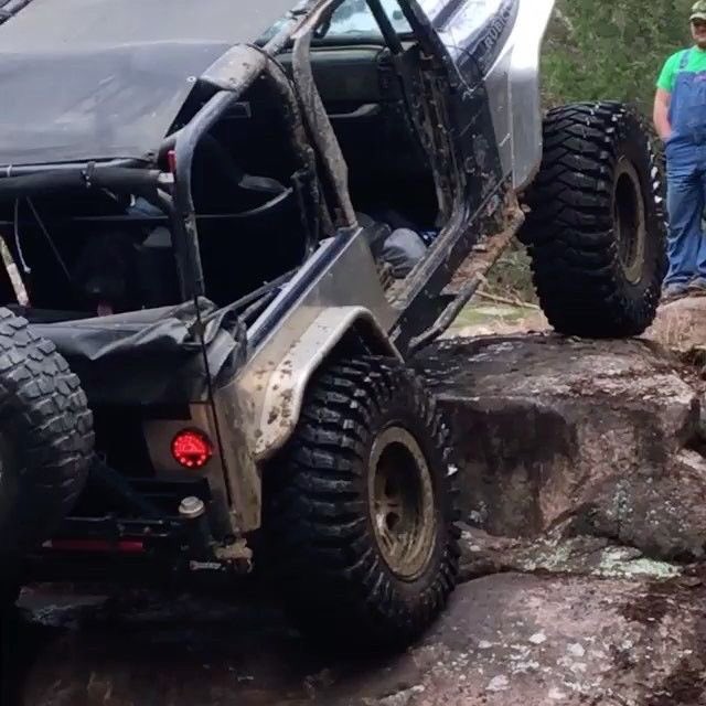 It's that time to start heading over the mid-week HUMP! #BigSnatchOffroad #HumpDay #GetOverTheHump  
📸: Pinterest; jeepbeef.com