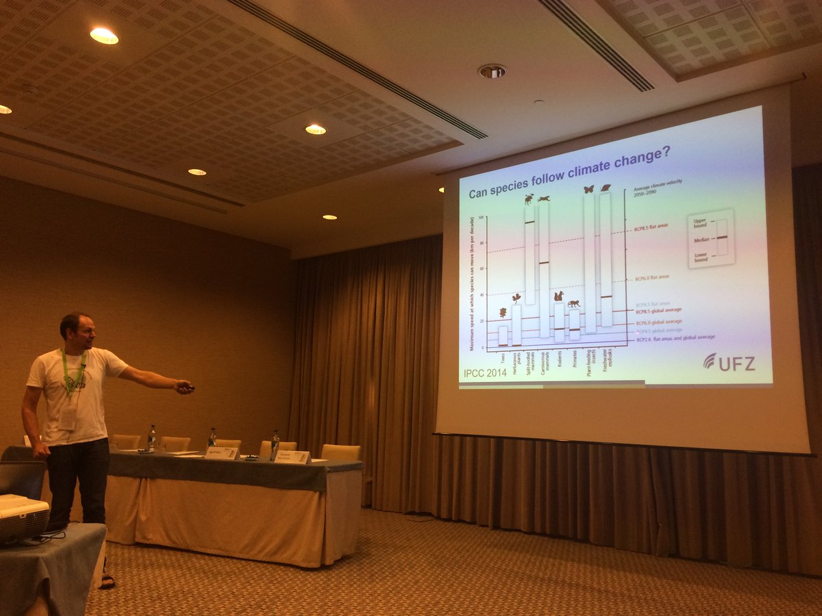EMAPI14's tweet photo. Another very interesting PlenaryLecture: Ingolf Kuhn at @EMAPI14 on the importance of socioeconomic variables. TRAITS OR TRADE ? https://t.co/jbHXavfM8r