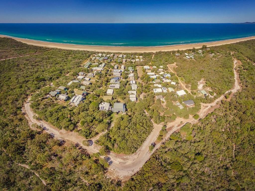frysteen's tweet photo. Teewah... up along #noosa north shore. Not a bad spot for a #holiday house. -------------- https://t.co/pIFLKZ85dC https://t.co/BSZbEIhwNN