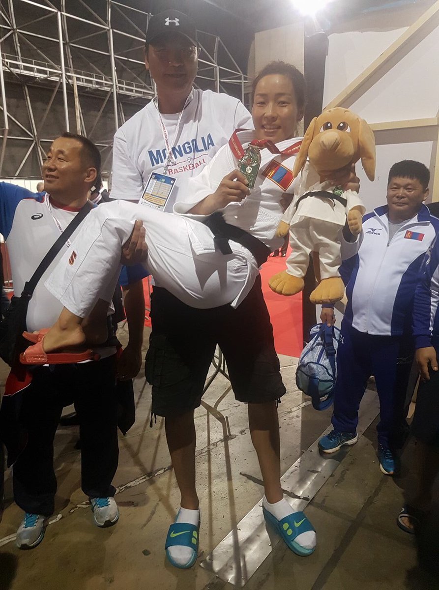 Монголын хамгийн өндөр аварга...
Будапештийн дэвжээ ээлтэй байна.