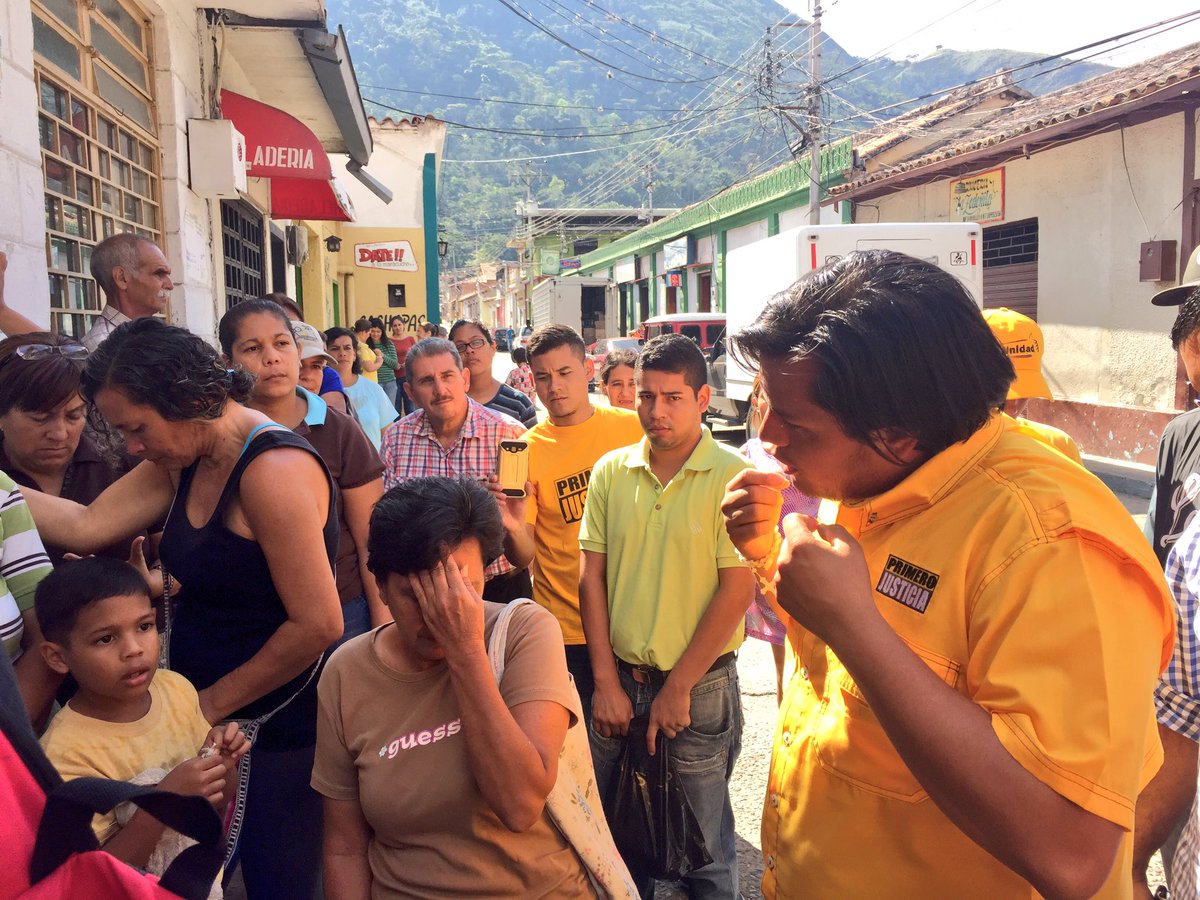 CarlosPaparoni's tweet photo. El bravo pueblo de #Zea decidió continuar esta lucha! Este #10S los venezolanos decidiremos la forma de hacer política. #Mérida https://t.co/NjQlKzzXUa