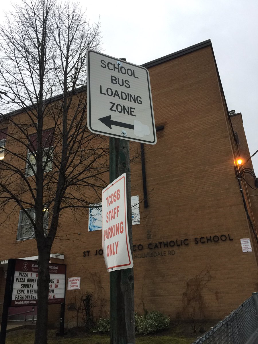 TPSAux13Div's tweet image. Parking in a #school zone today? #School Buses need plenty of SPACE to turn, park + stop. Please keep their Loading Zones clear #SafetyFirst