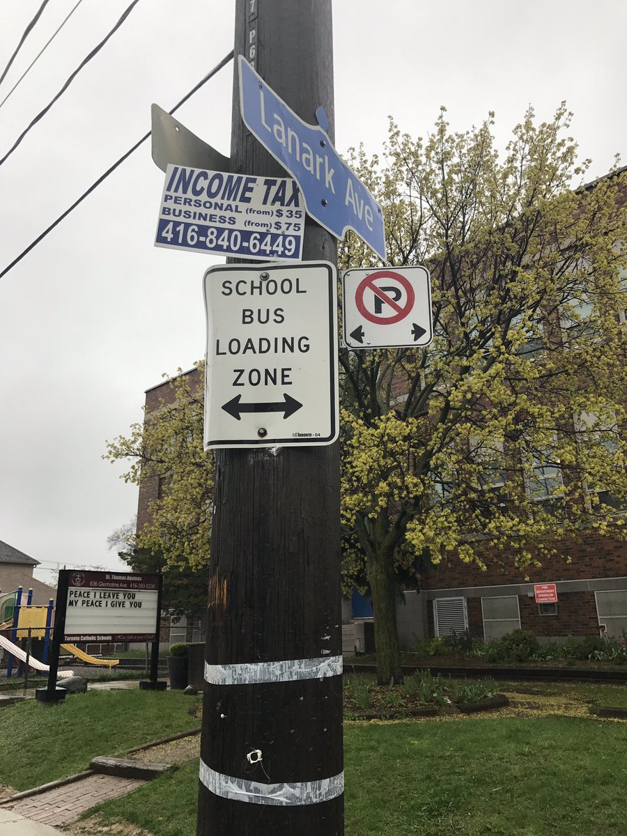 TPSAux13Div's tweet image. Parking in a #school zone today? #School Buses need plenty of SPACE to turn, park + stop. Please keep their Loading Zones clear #SafetyFirst