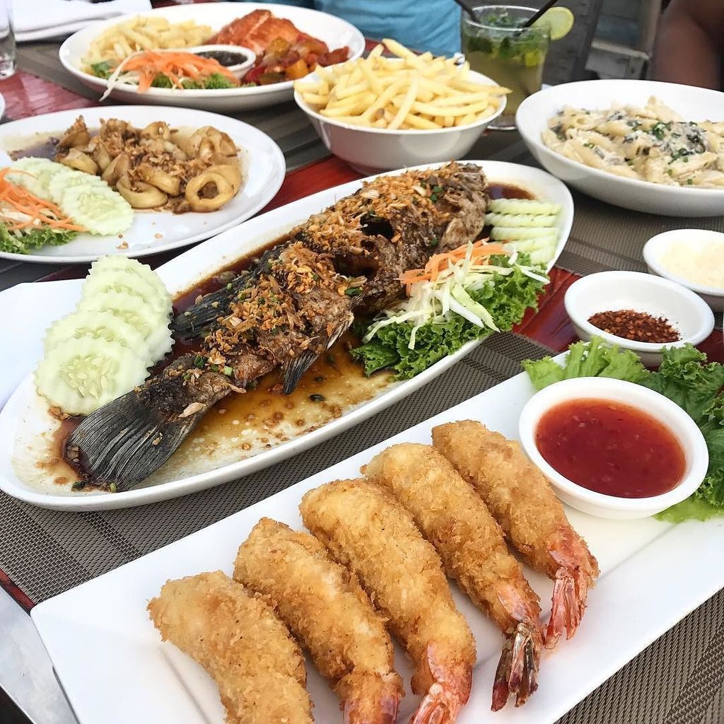 AanamC's tweet photo. I sea food and I eat it 🦐🍤🦀 #WhatWhenWearTravels #WhatWhenWearEats #WhatWhenWearInThailand #SeaFoodDiet #ForeverHu… https://t.co/8PE7EiJKuv https://t.co/Q1KSKYe1qR