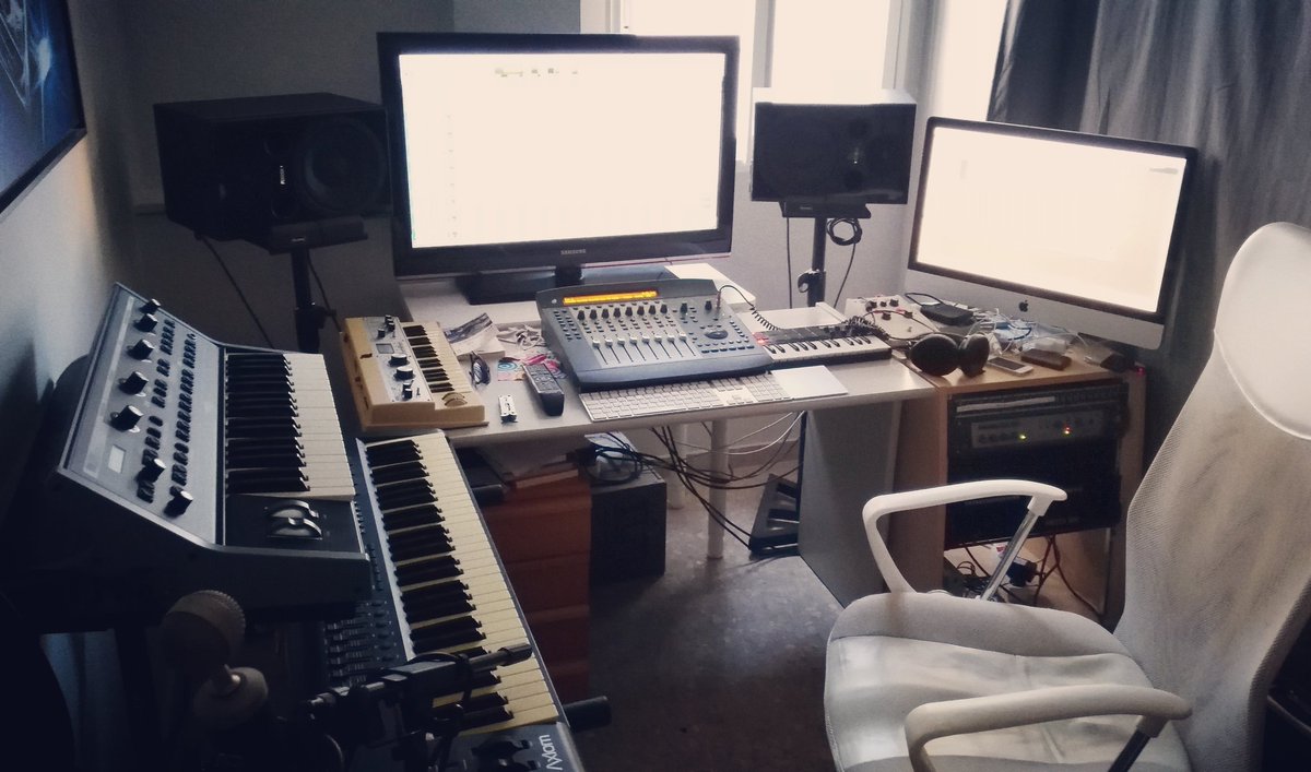 NorthernLMusic's tweet photo. Producing day ! What's yours?
@NorthernLMusic #Producerlife #studiolife #newbeats #EDM https://t.co/MEl7OBuakz