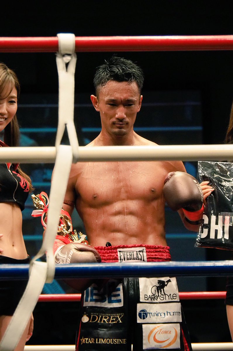 Gigio_jp's tweet photo. REBELS.52 第8試合 ライト級
梅野源治(PHOENIX)
スアレック・ルークカムイ(STURGIS新宿ジム)#REBELS52
梅野選手が強烈なミドルで距離を支配、蹴り足キャッチしてのロングフックにも冷静に対応。打ち合いもほぼ危なげなく梅野選手が完封の3-0判定勝利。 https://t.co/aMEDuysR5g