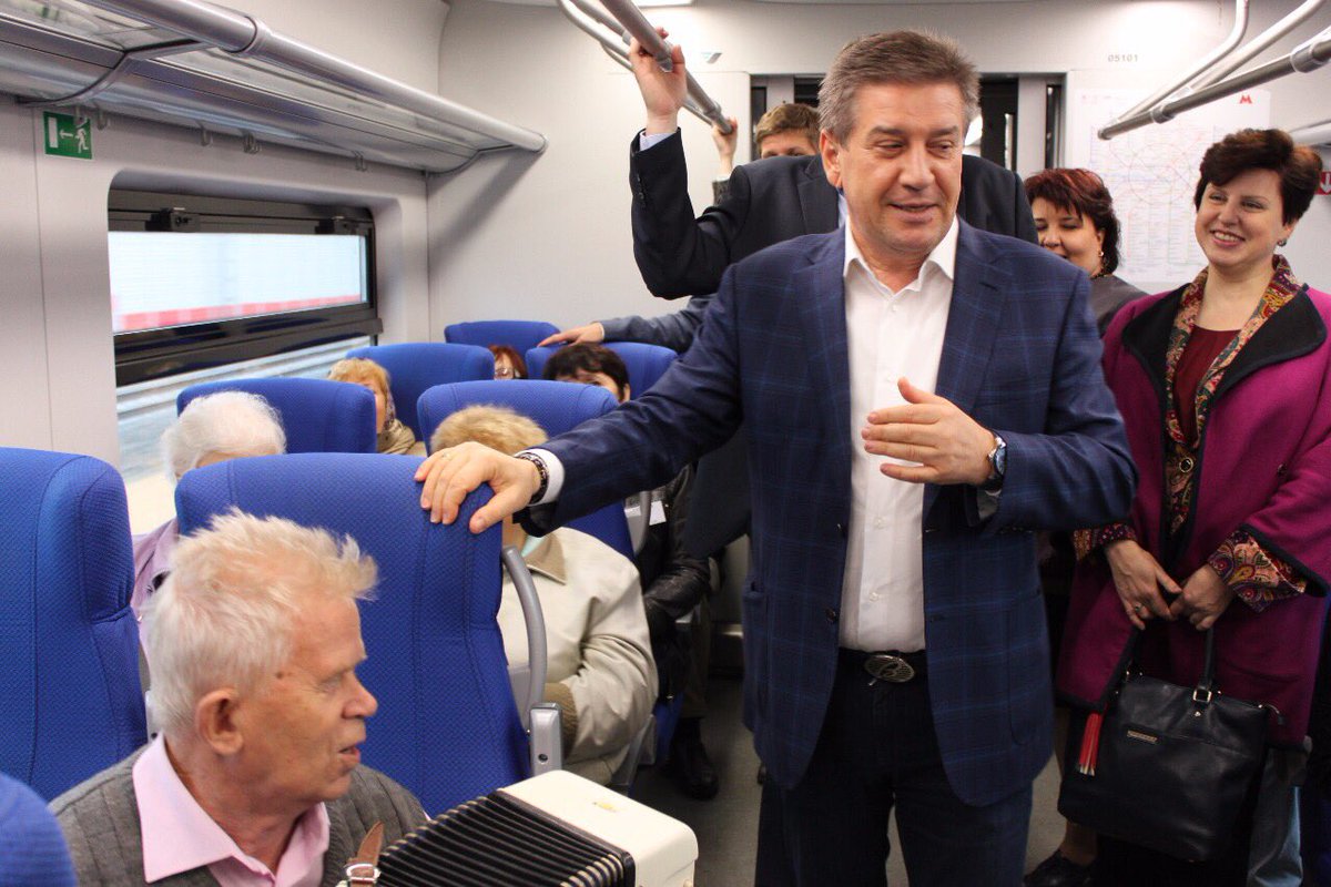 VladDTSZN's tweet image. Запускаем программу "Мой город-моя Москва!" Знакомим москвичей с достижениями города. Сегодня почти 300 человек познакомились с МЦК.