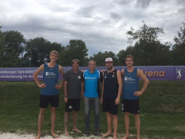 CareConceptAG's tweet photo. Großer #beachvolleyball zu Gast bei Care Concept! Beachvolleyball-Workshop für Mitarbeiter &amp; Partner mit #JuliusBrink und Profi-Team. https://t.co/jbxILsNhVg