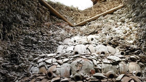 LRB's tweet photo. The Eighth Hill of Rome is a hundred-foot high, kilometre-round pile of broken potsherds ... https://t.co/qQonEUdJRt https://t.co/9ZbAd1PCkS