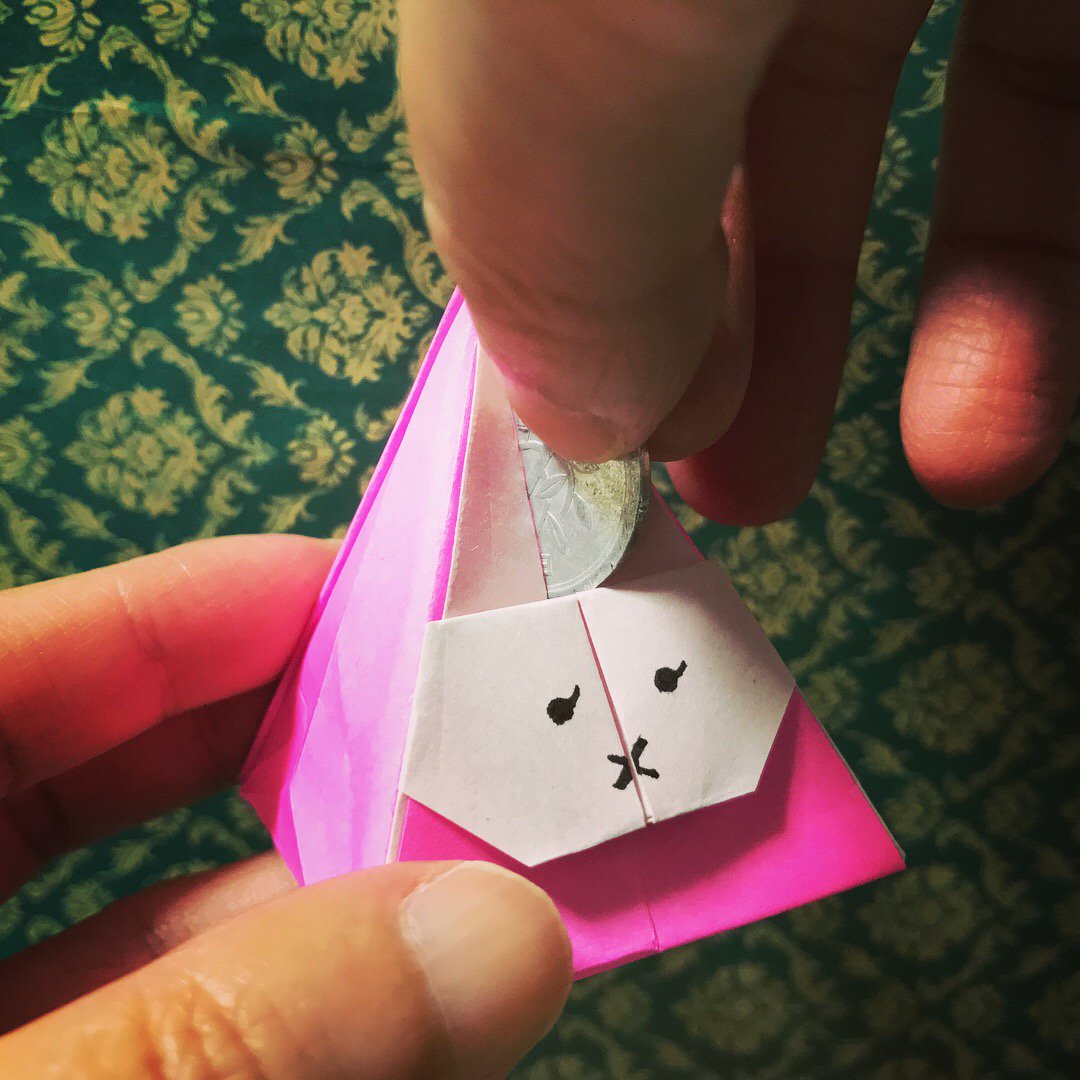 Yoko 152 365 ウサちゃんの貯金箱 川手章子 15cmだと500円玉は通らないです たくさん貯めるには大きな紙で折りましょう 365origamichallenge 折り紙作品 折り紙を流して愛好家を増やそう