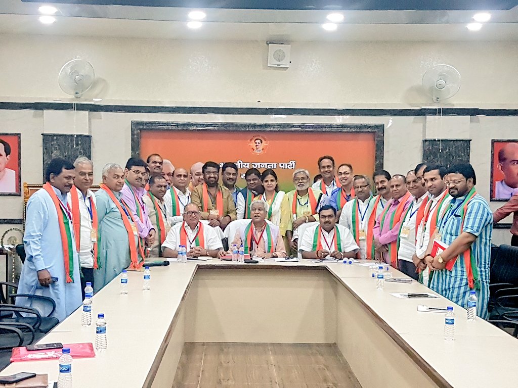 Ramlal's tweet photo. जयपुर में प्रदेश के पदाधिकारियों, सांसद, विधायक और स्थानीय निकाय प्रतिनिधियों के साथ बैठक में विभिन्न विषयों पर विचार विमर्श किया । https://t.co/pRBhO4fngb