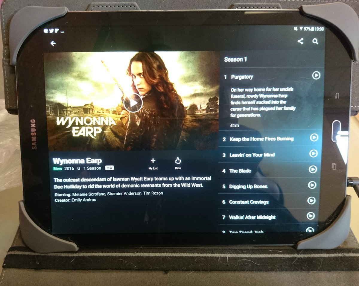 KerryAStanley's tweet image. Boring day at the office, much improved at lunch by @WynonnaEarp I may be late back!! #completeaddict #imayhaveissues #DontCare #Earpers