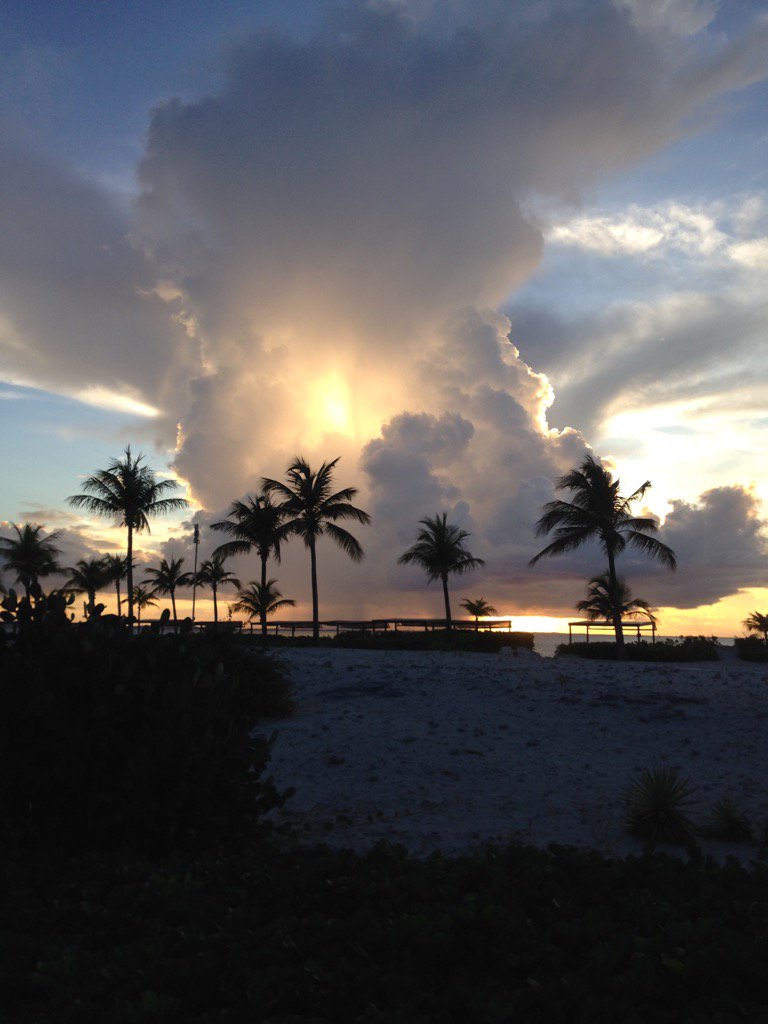 DeromeHugues's tweet photo. #turksandcaicos #beforeirma #reflectivenature #vivelemomentpresent https://t.co/TP10x4D54d